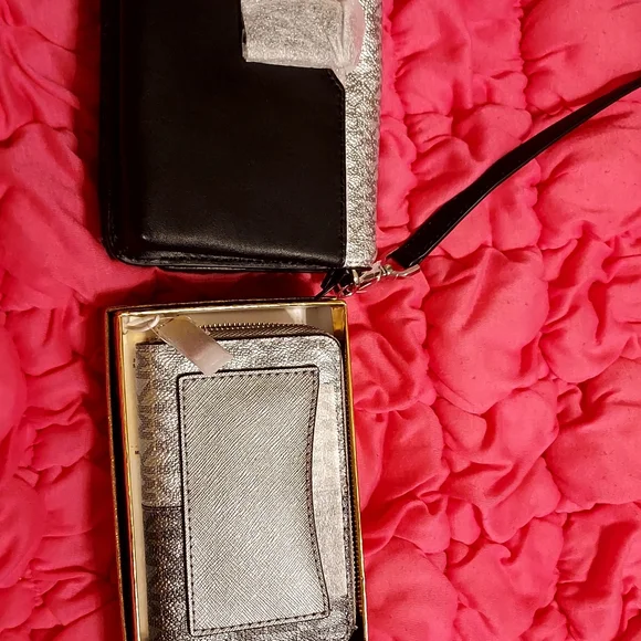 Nwt Michael Kors crossbody and wallet set metallic black and silver signature ♥️